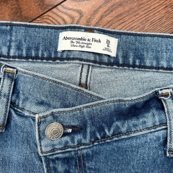 Abercrombie Ultra High Rise 90s Straight Jean - Picture 7 of 8